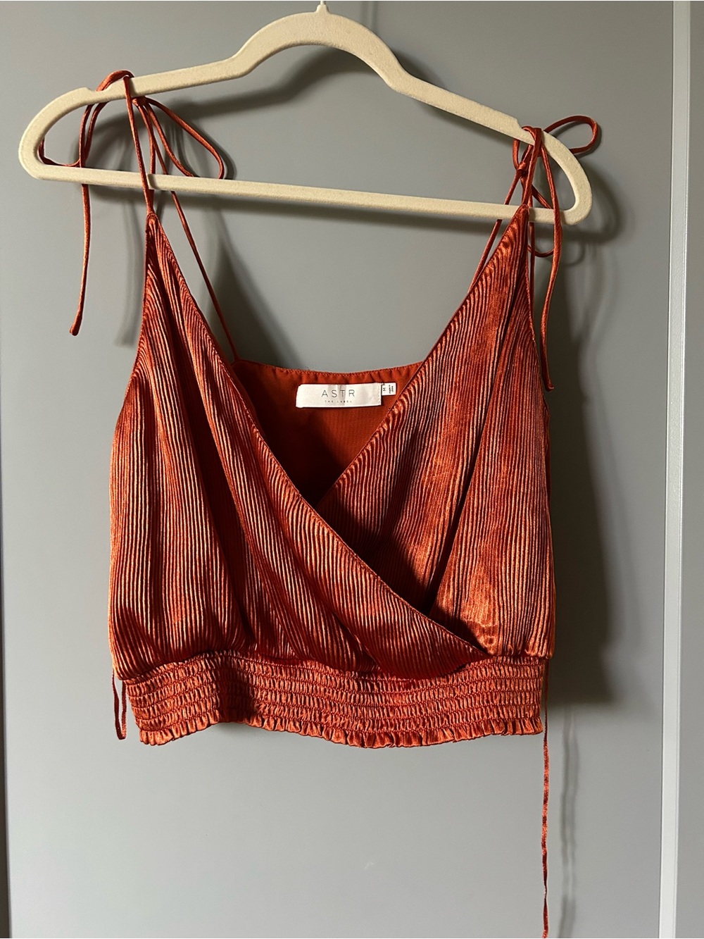 Astr Rust Red Pleated Tie-Shoulder Crop Top